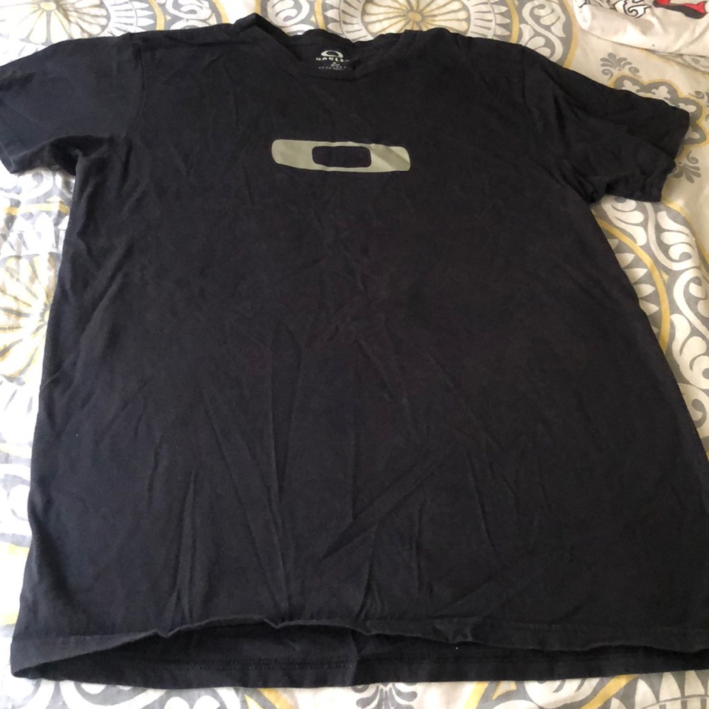 Authentic Oakley tee